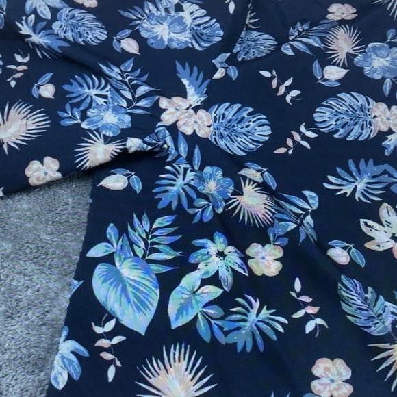 Men's Navy Floral Short-Sleeve Button-Up Shirt - Picture 4 of 4